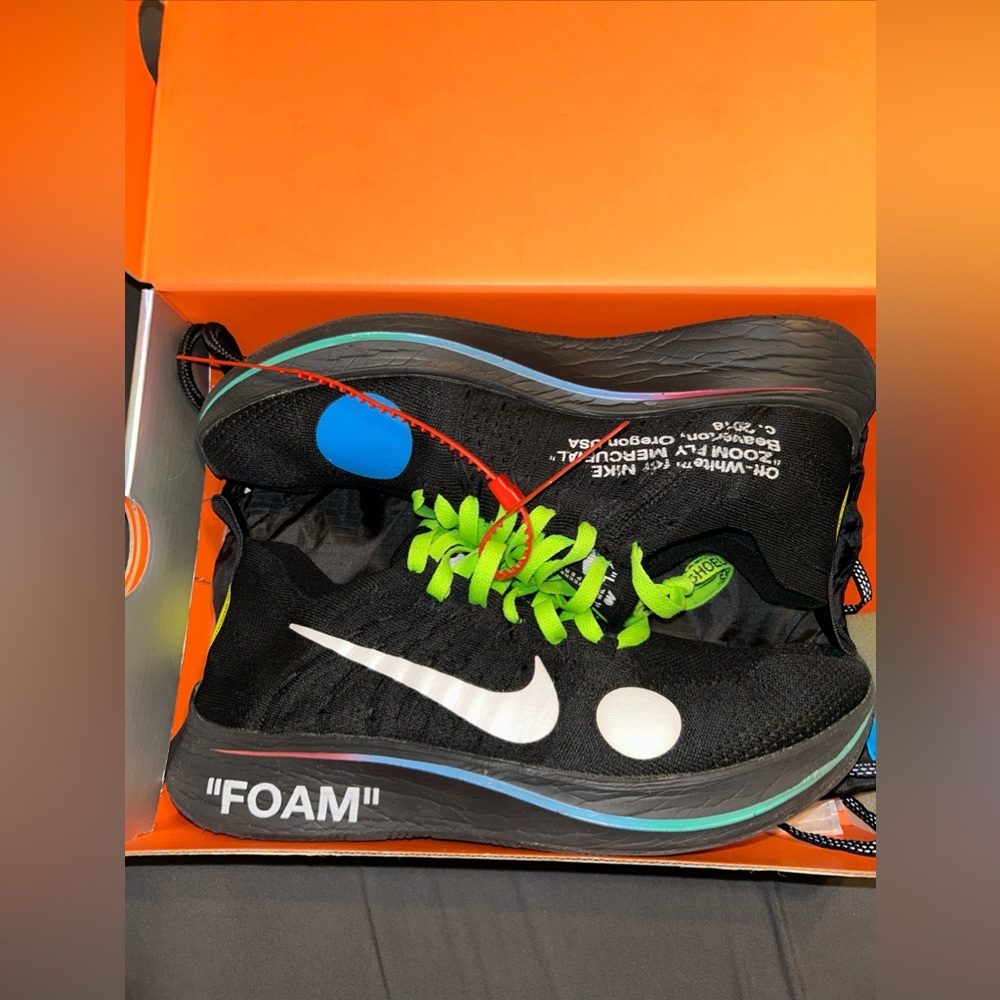 Nike Zoom Fly Mercurial Flyknit x
OFF-WHITE Black 2018 Men's 11.5.
AO2115-001